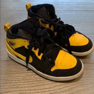 Jordan 1 Retro Mid Boys Sneakers